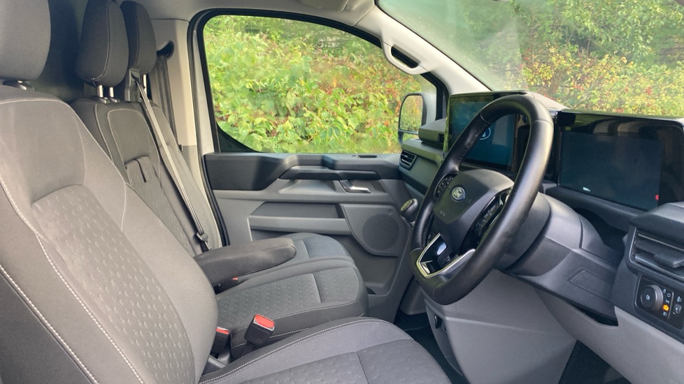 Ford Transit Custom 280 L1 Diesel Fwd 2.0 EcoBlue 136ps H1 Van Limited - Image 6