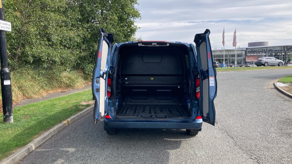Ford Transit Custom 320 L1 Diesel Fwd 2.0 EcoBlue 136ps H1 Double Cab Van Limited Auto - Image 3