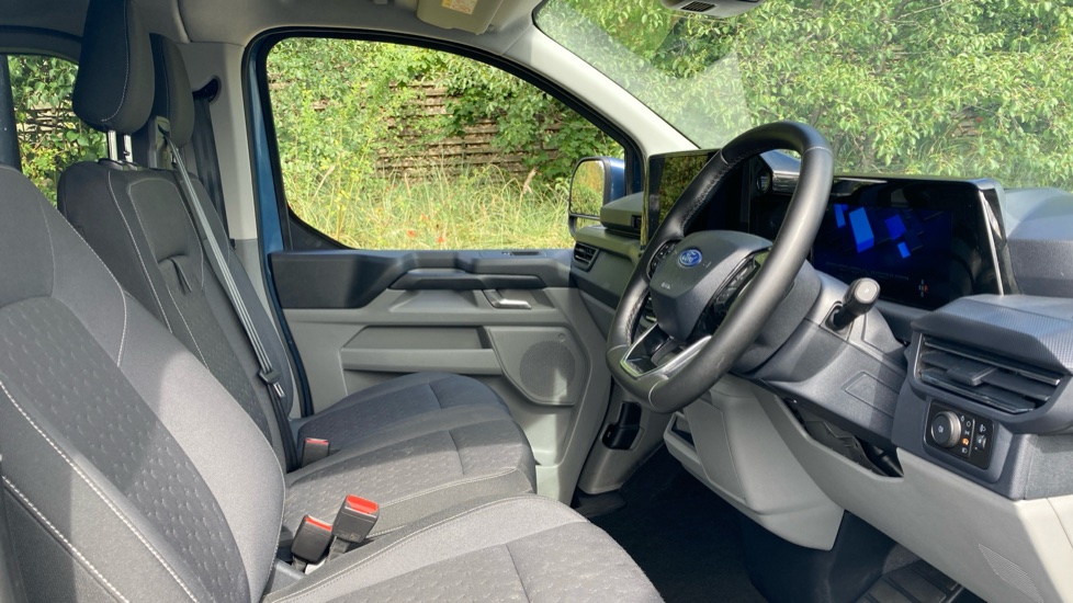 Ford Transit Custom 320 L1 Diesel Fwd 2.0 EcoBlue 136ps H1 Double Cab Van Limited Auto - Image 6