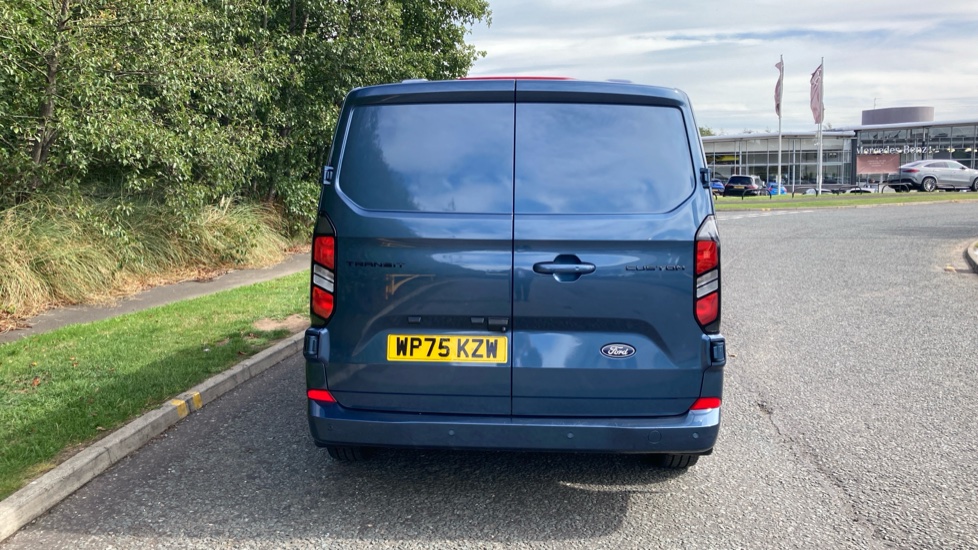 Ford Transit Custom 320 L1 Diesel Fwd 2.0 EcoBlue 136ps H1 Double Cab Van Limited Auto - Image 11
