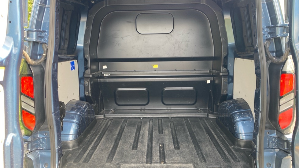Ford Transit Custom 320 L1 Diesel Fwd 2.0 EcoBlue 136ps H1 Double Cab Van Limited Auto - Image 12