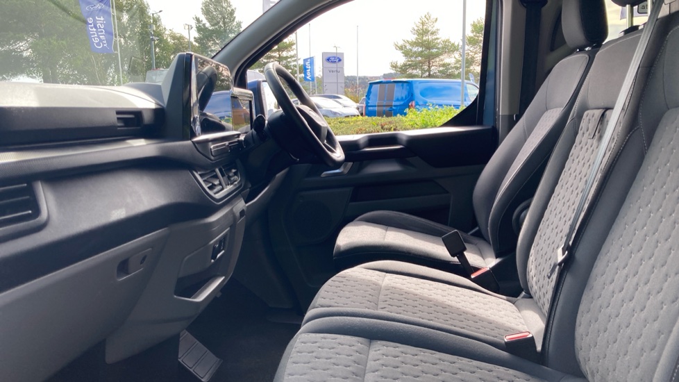 Ford Transit Custom 320 L1 Diesel Fwd 2.0 EcoBlue 136ps H1 Double Cab Van Limited Auto - Image 13