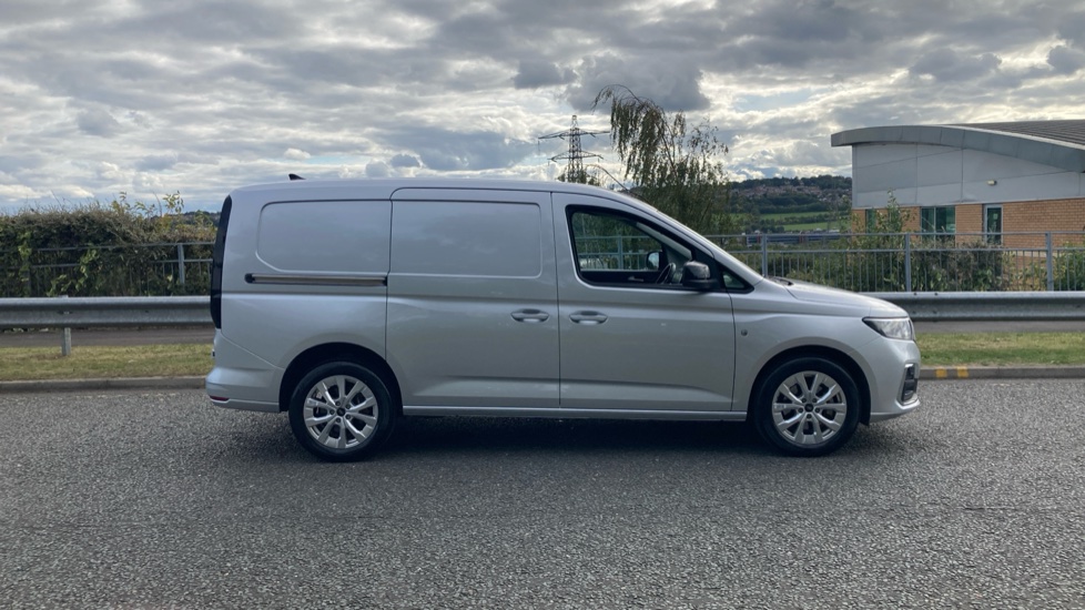Ford Transit Connect 250 L2 Petrol 1.5 EcoBoost PHEV 150 Limited Van Auto - Image 9