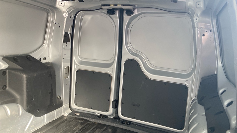 Ford Transit Connect 250 L2 Petrol 1.5 EcoBoost PHEV 150 Limited Van Auto - Image 14