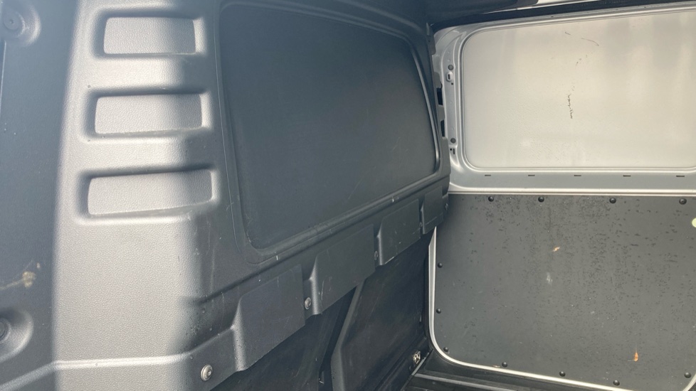 Ford Transit Connect 250 L2 Petrol 1.5 EcoBoost PHEV 150 Limited Van Auto - Image 18