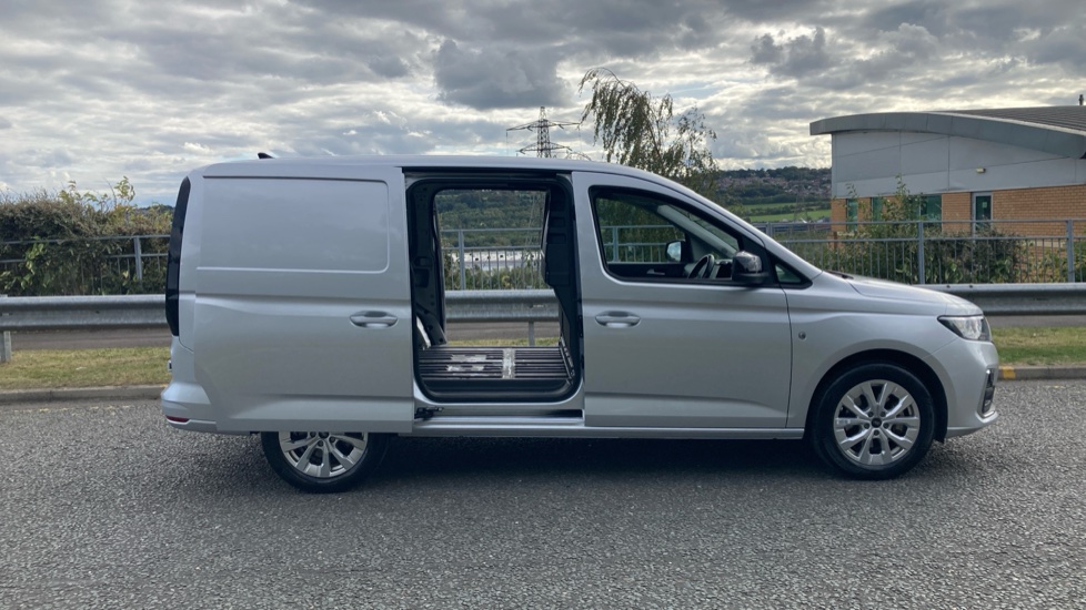 Ford Transit Connect 250 L2 Petrol 1.5 EcoBoost PHEV 150 Limited Van Auto - Image 21