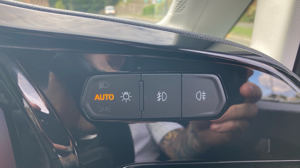 Ford Transit Connect 250 L2 Petrol 1.5 EcoBoost PHEV 150 Limited Van Auto - Image 22