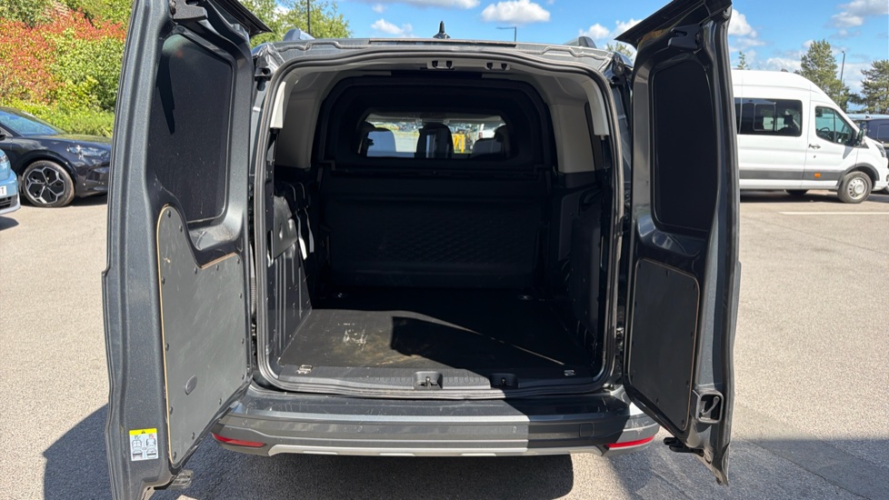 Ford Transit Connect 250 L2 Petrol 1.5 EcoBoost PHEV 150 Active FlexCab Van Auto - Image 12