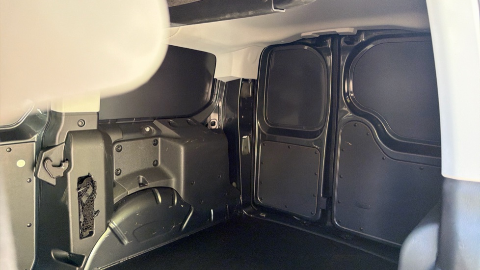 Ford Transit Connect 250 L2 Petrol 1.5 EcoBoost PHEV 150 Active FlexCab Van Auto - Image 14