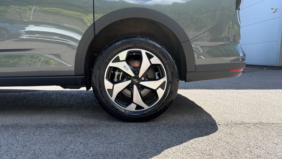 Ford Transit Connect 250 L2 Petrol 1.5 EcoBoost PHEV 150 Active FlexCab Van Auto - Image 17