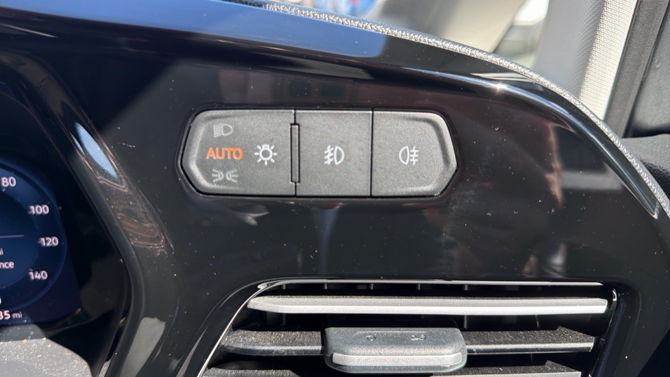 Ford Transit Connect 250 L2 Petrol 1.5 EcoBoost PHEV 150 Active FlexCab Van Auto - Image 29