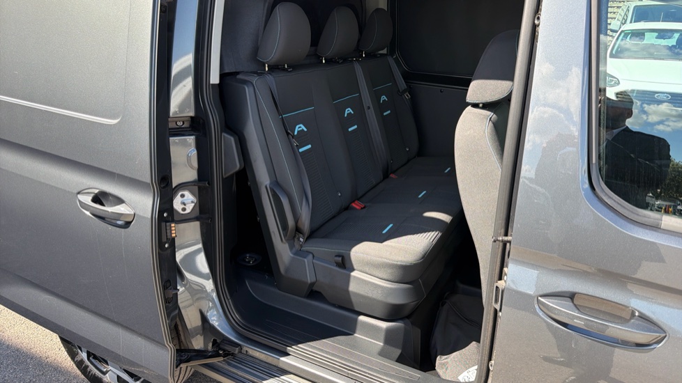 Ford Transit Connect 250 L2 Petrol 1.5 EcoBoost PHEV 150 Active FlexCab Van Auto - Image 33