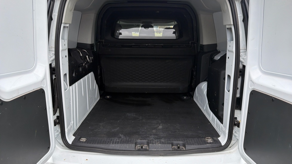 Ford Transit Connect 250 L2 Petrol 1.5 EcoBoost PHEV 150 Active FlexCab Van Auto - Image 12