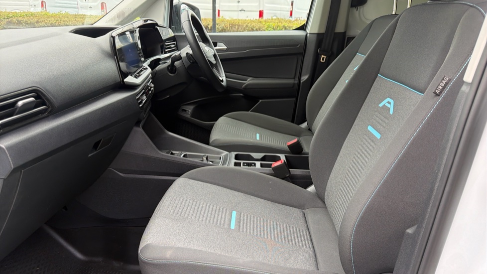 Ford Transit Connect 250 L2 Petrol 1.5 EcoBoost PHEV 150 Active FlexCab Van Auto - Image 13