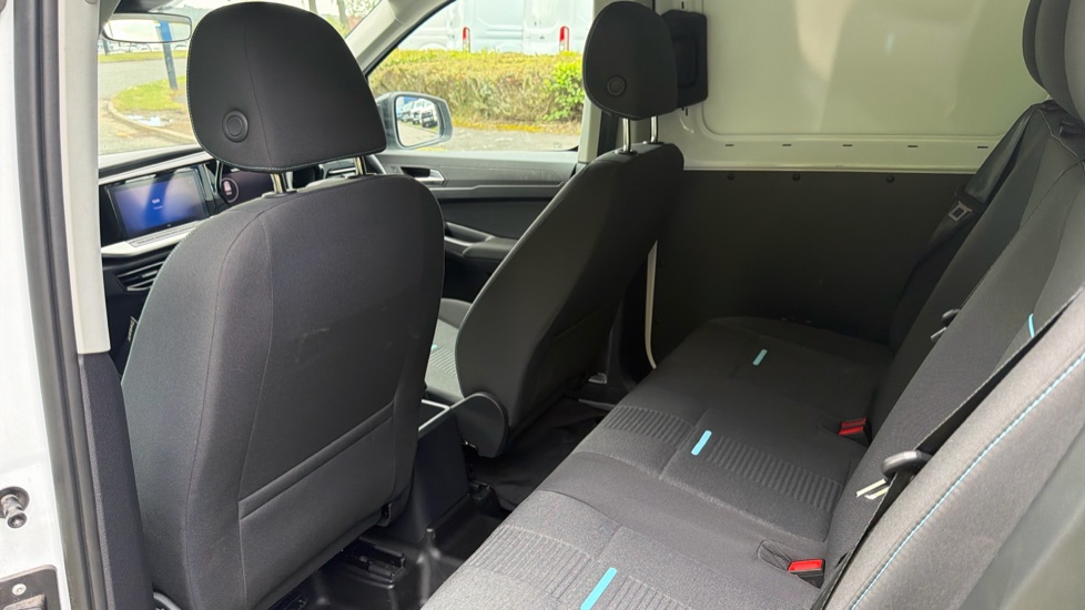 Ford Transit Connect 250 L2 Petrol 1.5 EcoBoost PHEV 150 Active FlexCab Van Auto - Image 18