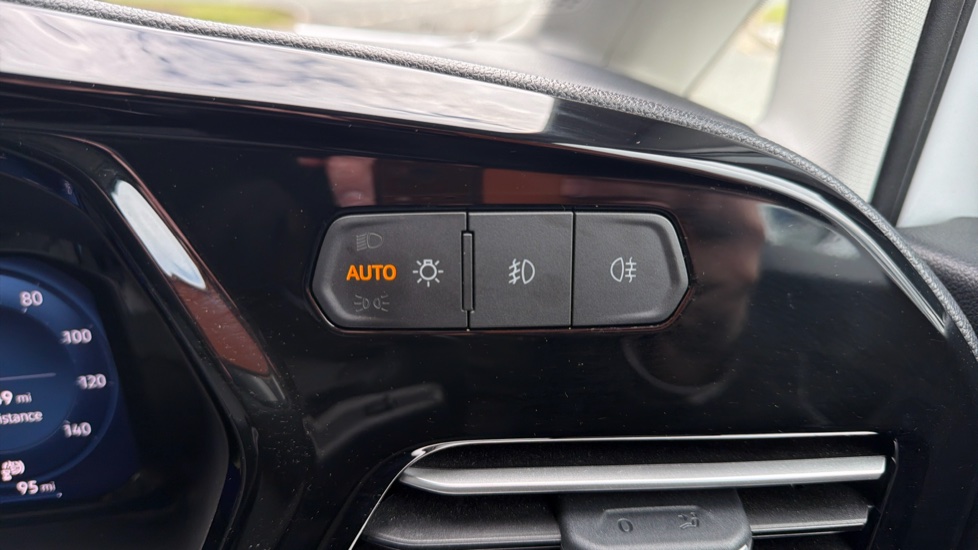 Ford Transit Connect 250 L2 Petrol 1.5 EcoBoost PHEV 150 Active FlexCab Van Auto - Image 24