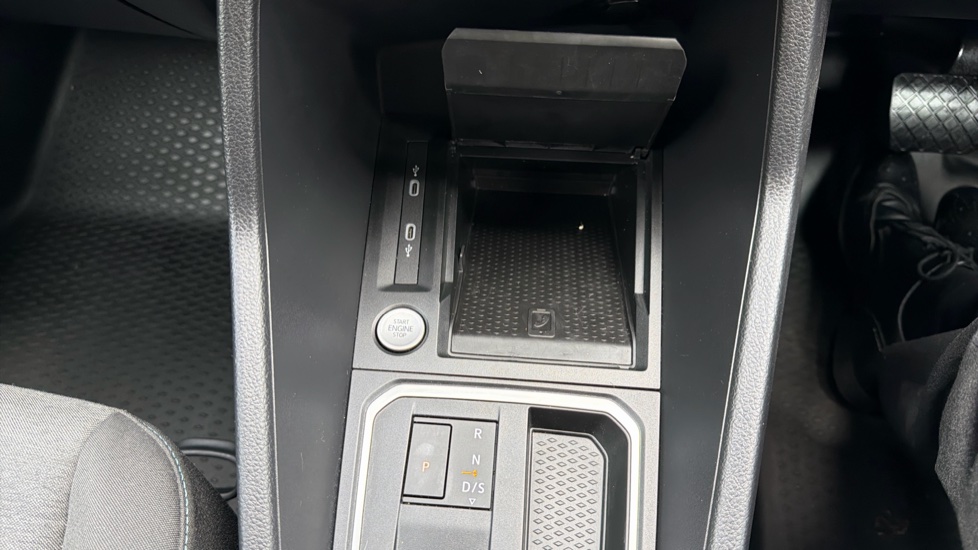 Ford Transit Connect 250 L2 Petrol 1.5 EcoBoost PHEV 150 Active FlexCab Van Auto - Image 26