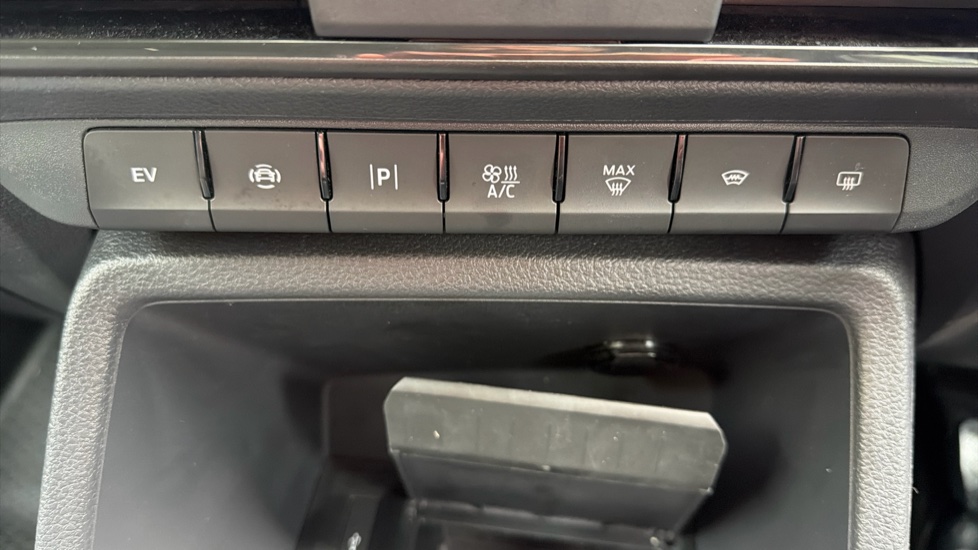 Ford Transit Connect 250 L2 Petrol 1.5 EcoBoost PHEV 150 Active FlexCab Van Auto - Image 27