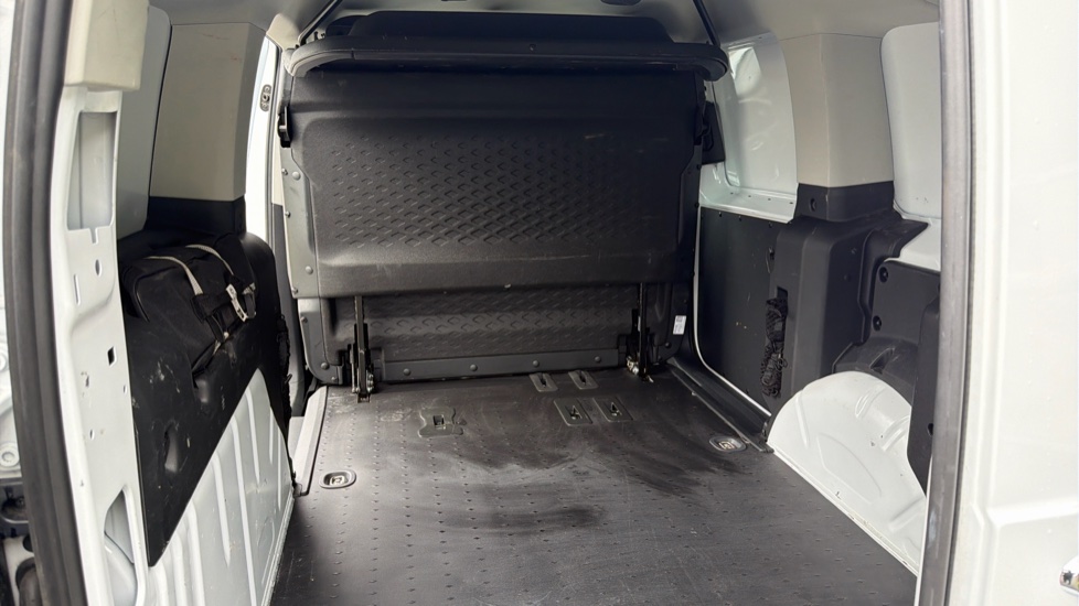 Ford Transit Connect 250 L2 Petrol 1.5 EcoBoost PHEV 150 Active FlexCab Van Auto - Image 32
