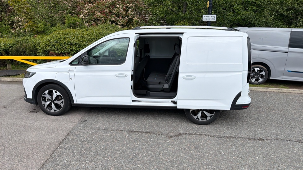 Ford Transit Connect 250 L2 Petrol 1.5 EcoBoost PHEV 150 Active FlexCab Van Auto - Image 35