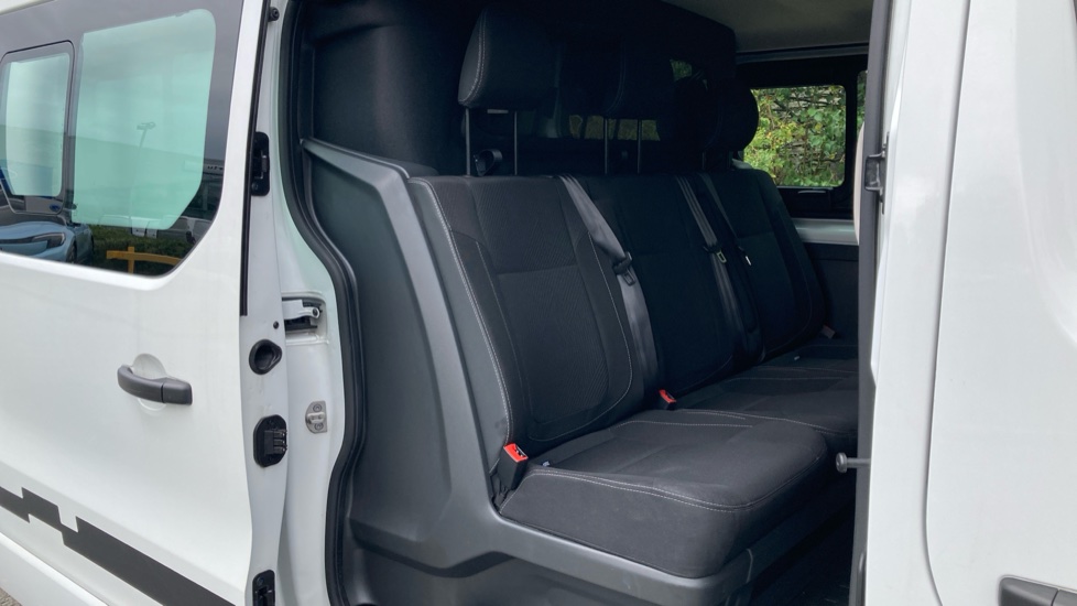 Renault Trafic Lwb Special Edition LL30 ENERGY dCi 145 Black Edition Crew Van - Image 5