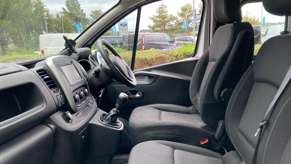 Renault Trafic Lwb Special Edition LL30 ENERGY dCi 145 Black Edition Crew Van - Image 13