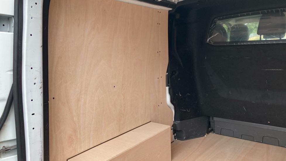 Renault Trafic Lwb Special Edition LL30 ENERGY dCi 145 Black Edition Crew Van - Image 21