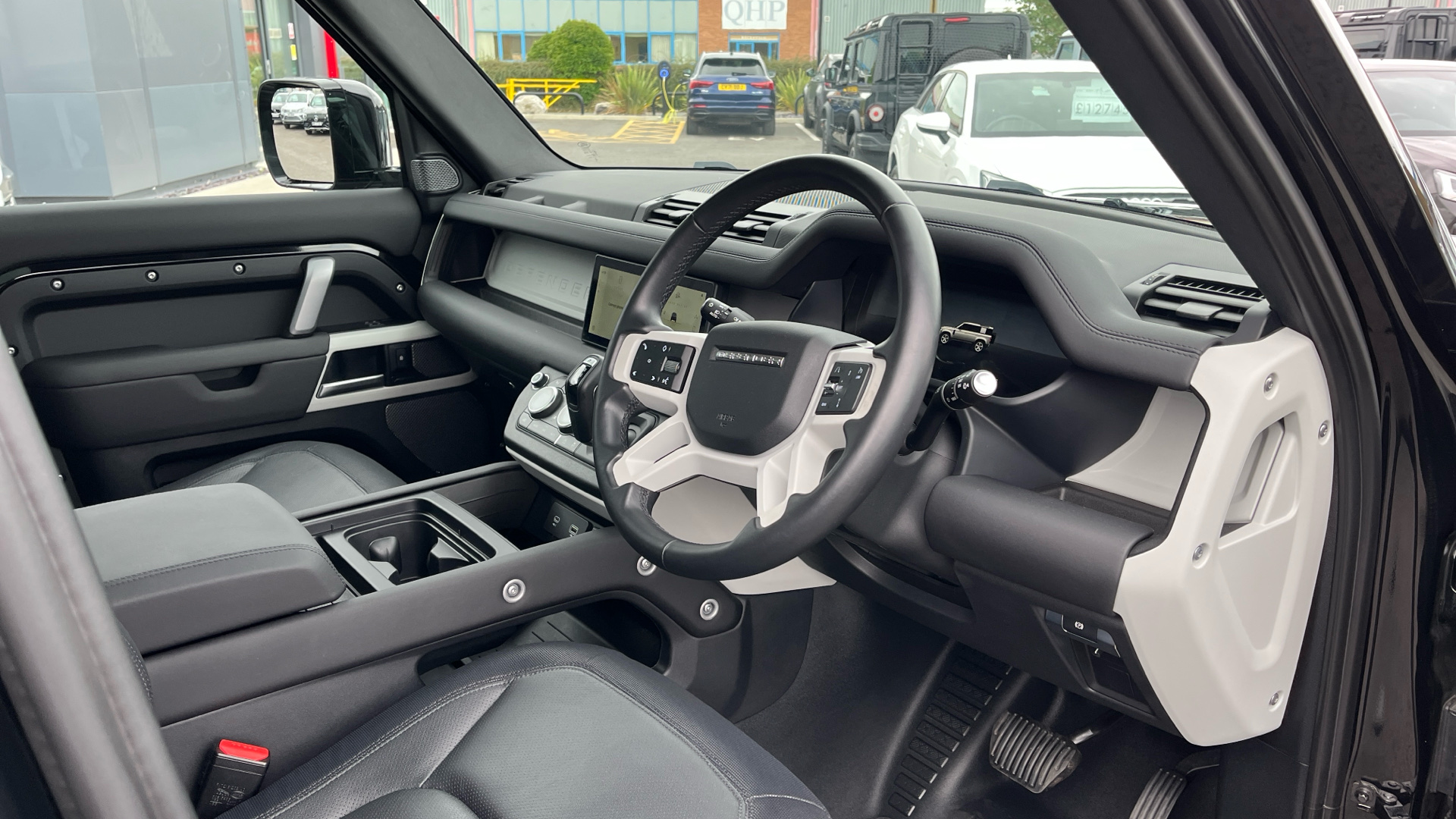 Used Land Rover Defender 110 2.0 P300 X-Dynamic SE Auto 4WD Euro 6 (s/s) 5dr - Image 6