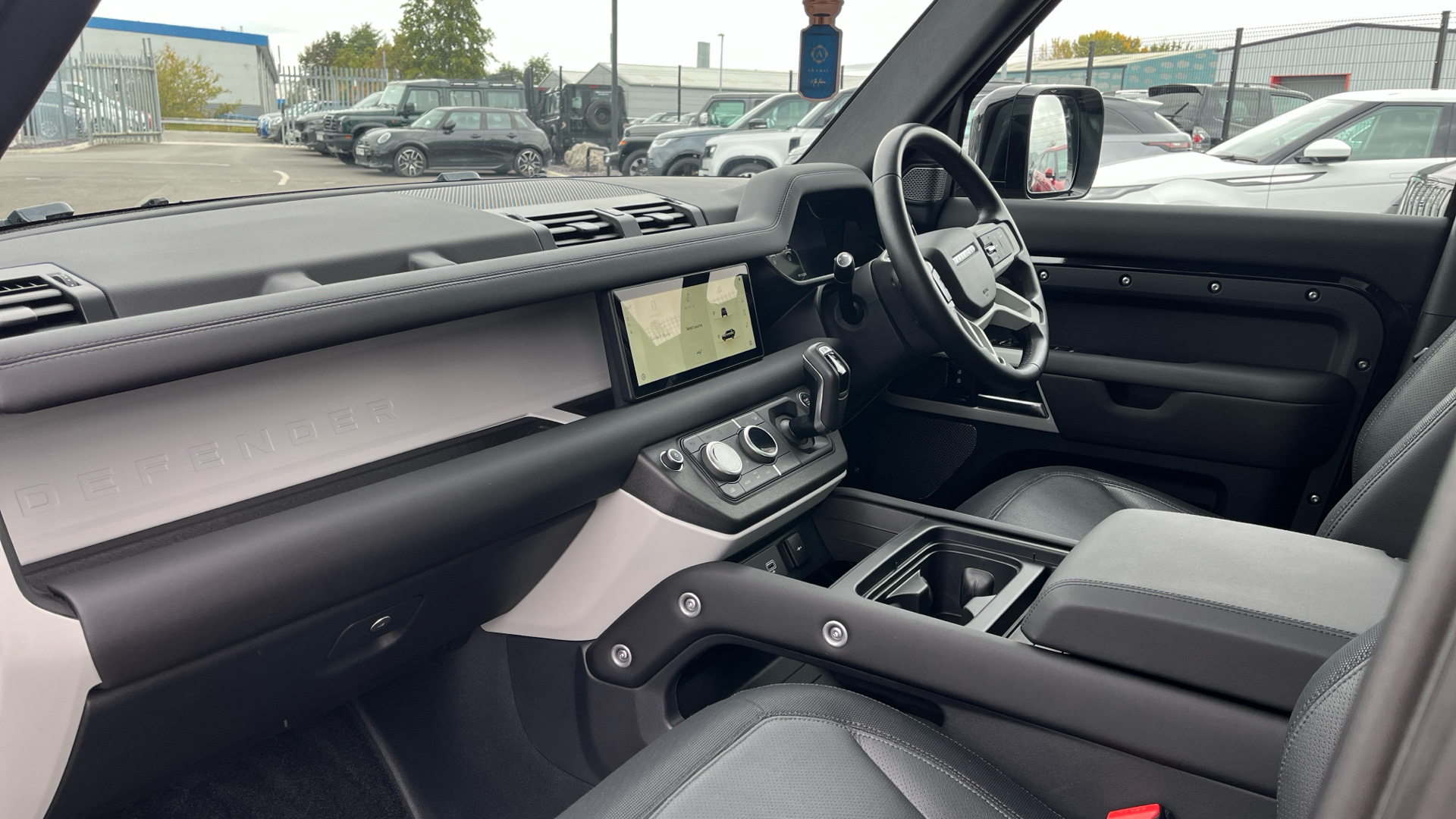 Used Land Rover Defender 110 2.0 P300 X-Dynamic SE Auto 4WD Euro 6 (s/s) 5dr - Image 7