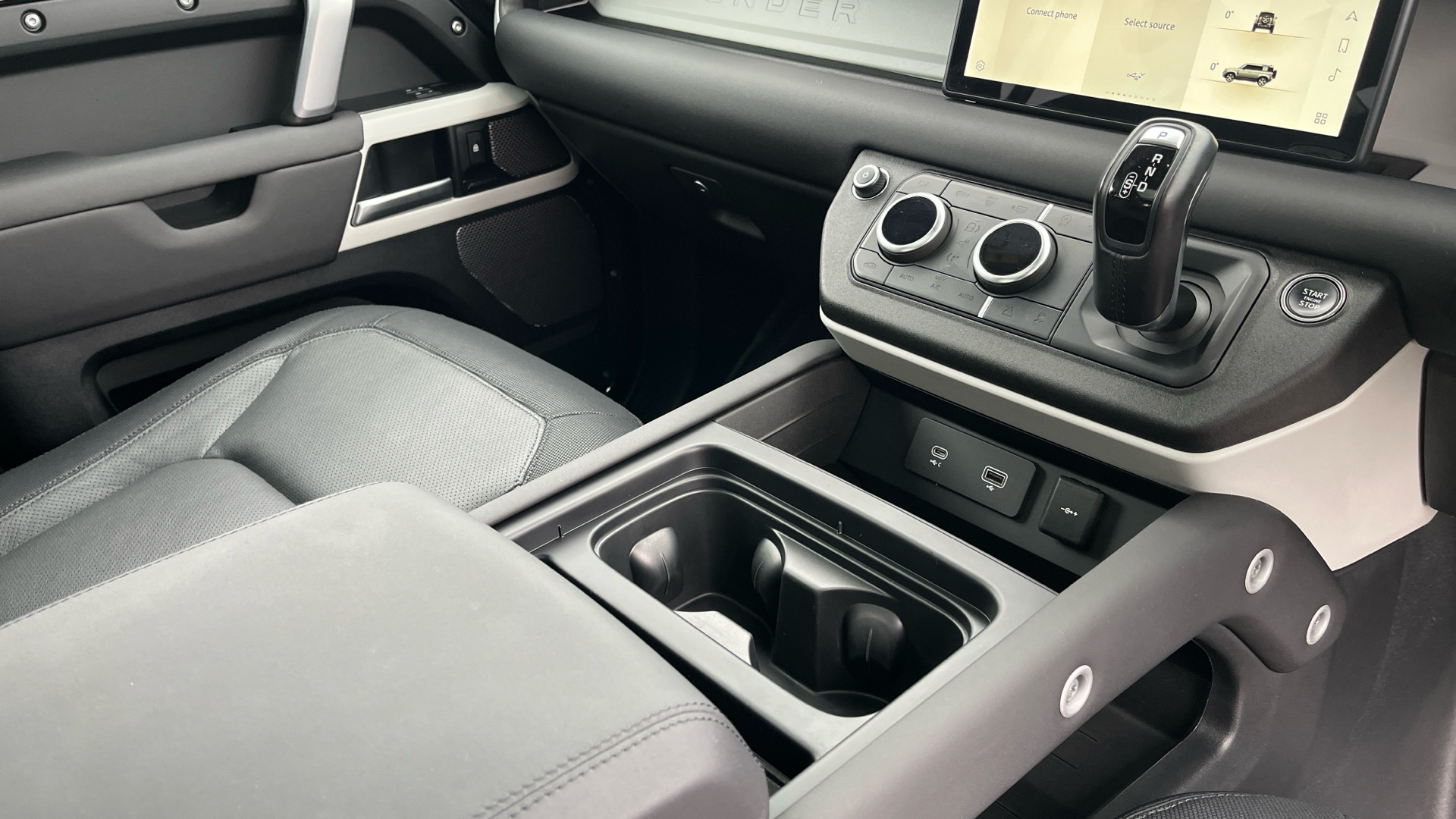 Used Land Rover Defender 110 2.0 P300 X-Dynamic SE Auto 4WD Euro 6 (s/s) 5dr - Image 10