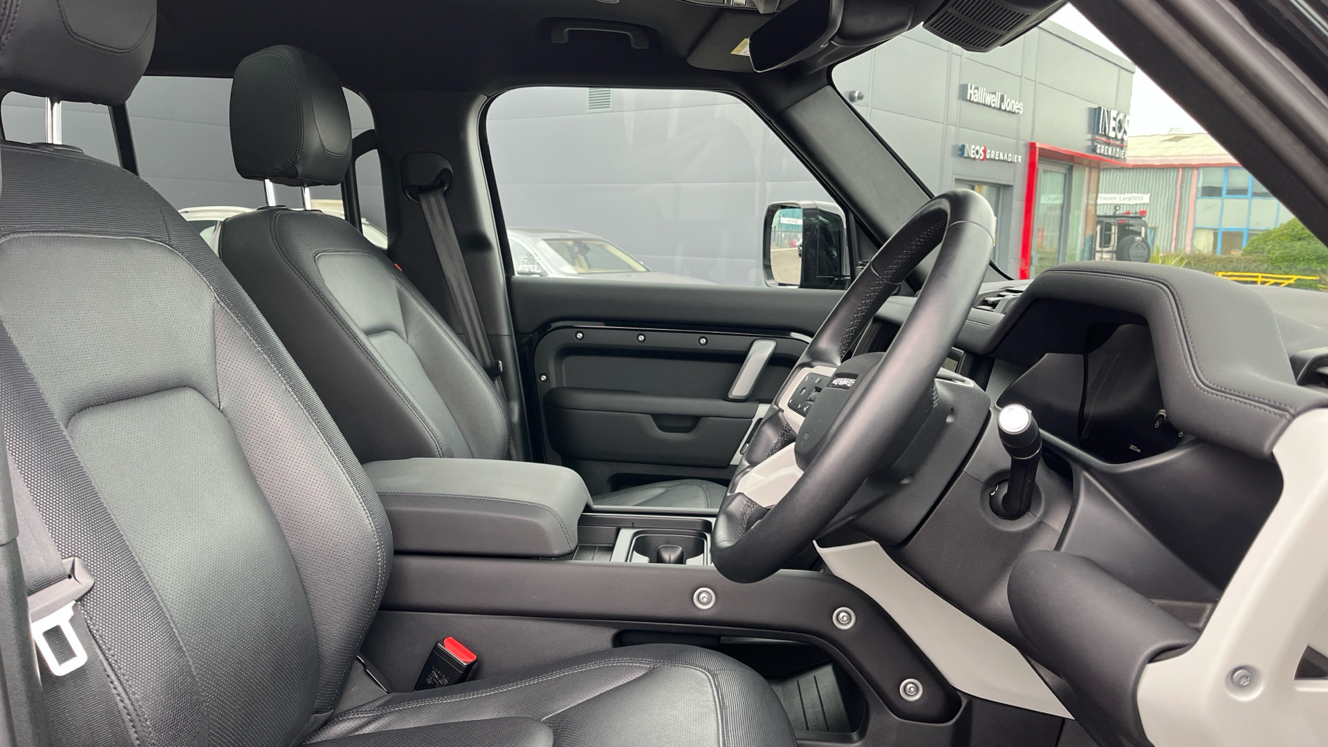 Used Land Rover Defender 110 2.0 P300 X-Dynamic SE Auto 4WD Euro 6 (s/s) 5dr - Image 11