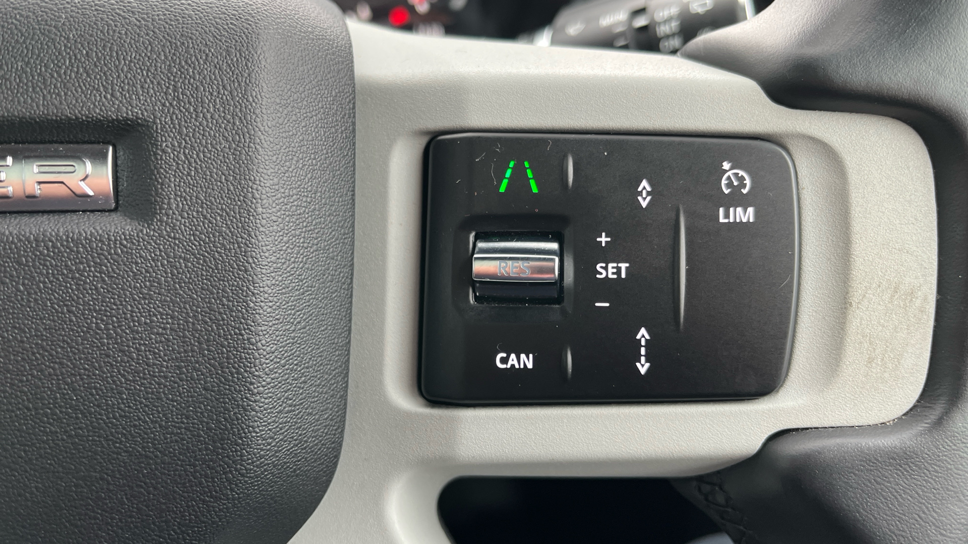 Used Land Rover Defender 110 2.0 P300 X-Dynamic SE Auto 4WD Euro 6 (s/s) 5dr - Image 18