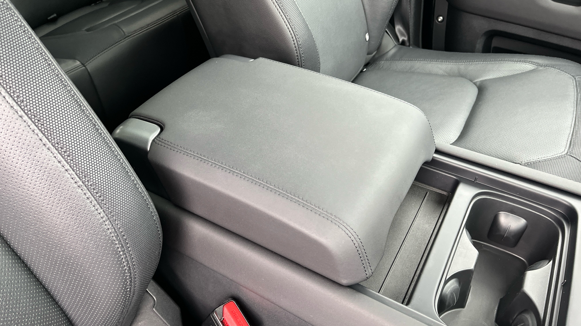 Used Land Rover Defender 110 2.0 P300 X-Dynamic SE Auto 4WD Euro 6 (s/s) 5dr - Image 19