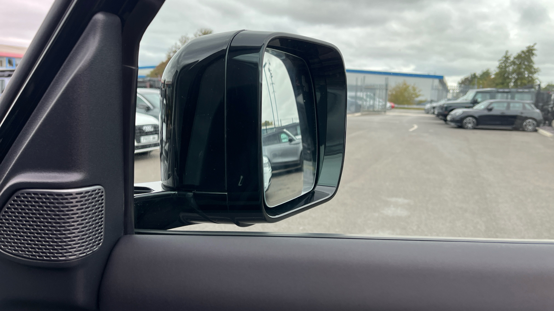 Used Land Rover Defender 110 2.0 P300 X-Dynamic SE Auto 4WD Euro 6 (s/s) 5dr - Image 20