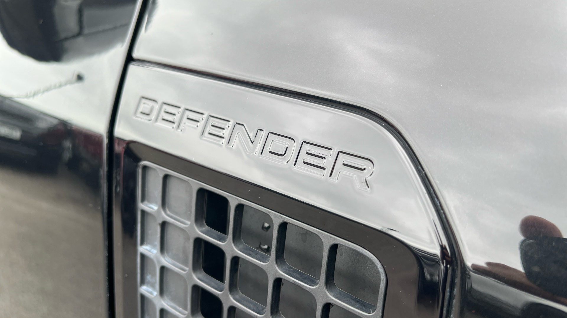 Used Land Rover Defender 110 2.0 P300 X-Dynamic SE Auto 4WD Euro 6 (s/s) 5dr - Image 22