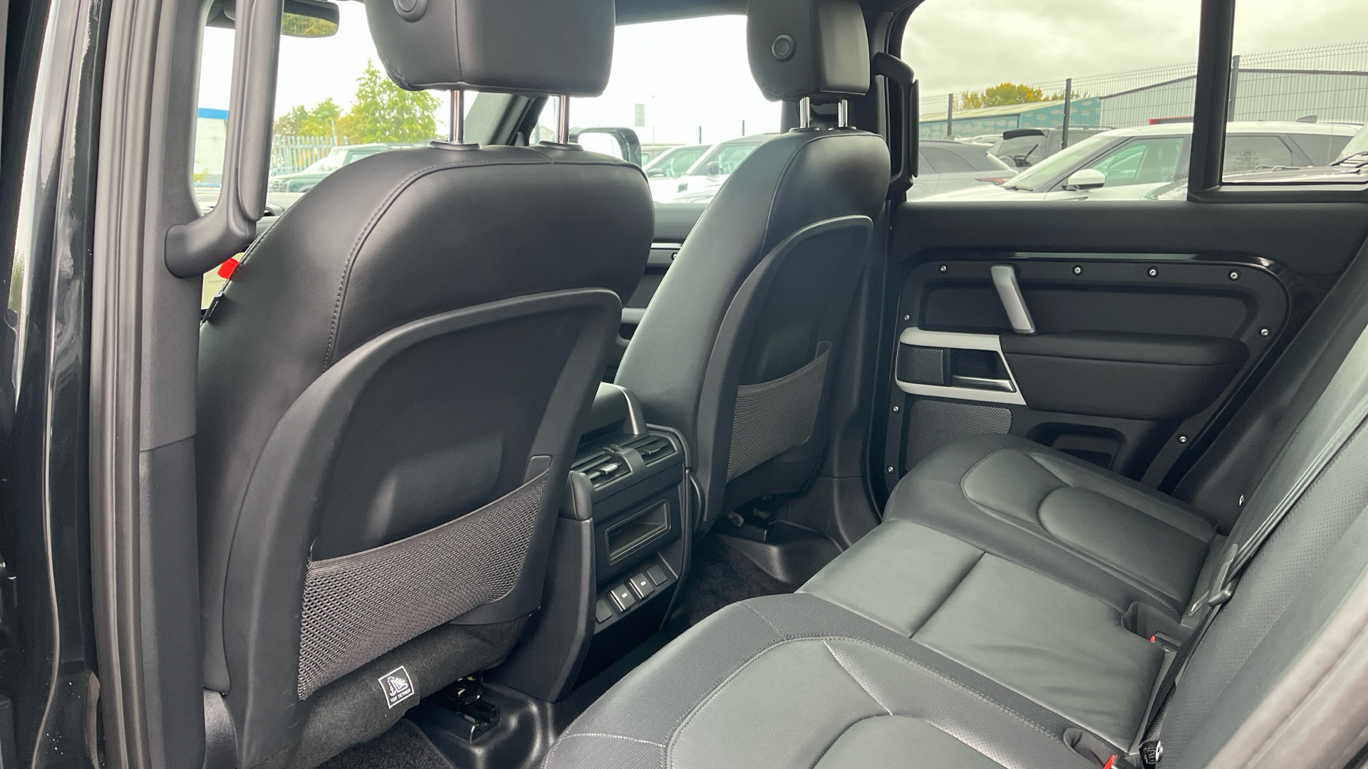 Used Land Rover Defender 110 2.0 P300 X-Dynamic SE Auto 4WD Euro 6 (s/s) 5dr - Image 24