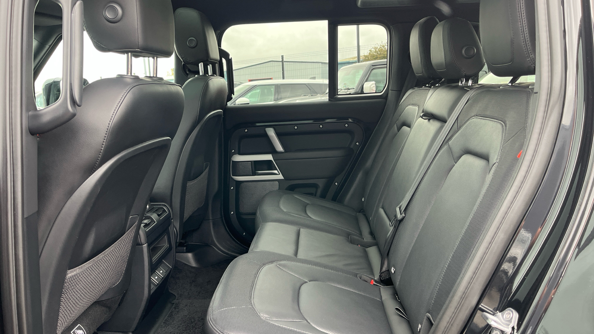 Used Land Rover Defender 110 2.0 P300 X-Dynamic SE Auto 4WD Euro 6 (s/s) 5dr - Image 25