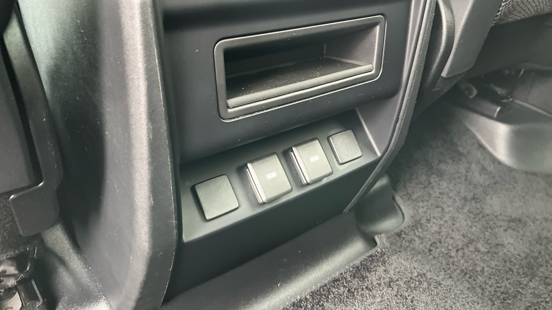 Used Land Rover Defender 110 2.0 P300 X-Dynamic SE Auto 4WD Euro 6 (s/s) 5dr - Image 26