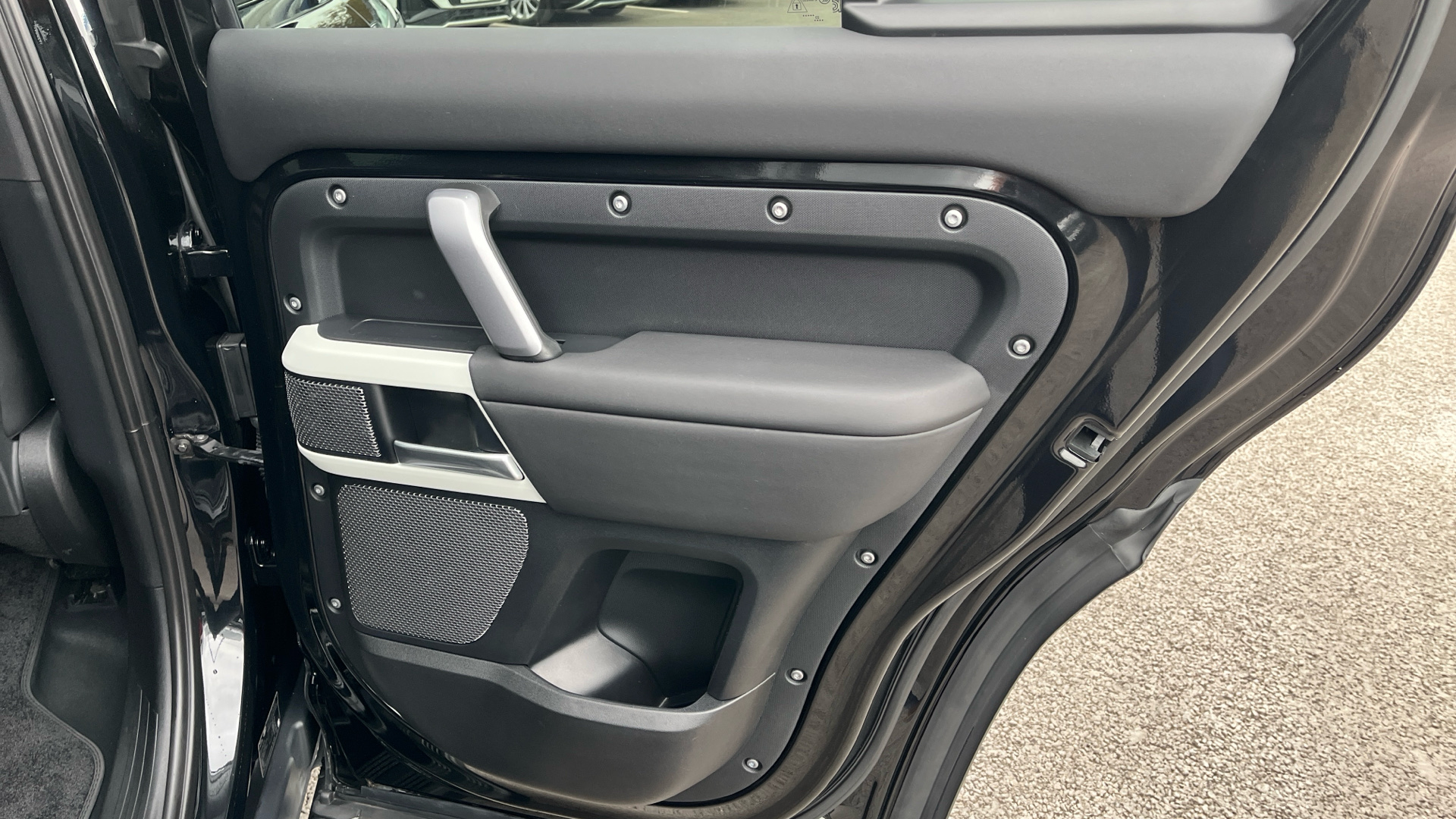 Used Land Rover Defender 110 2.0 P300 X-Dynamic SE Auto 4WD Euro 6 (s/s) 5dr - Image 32