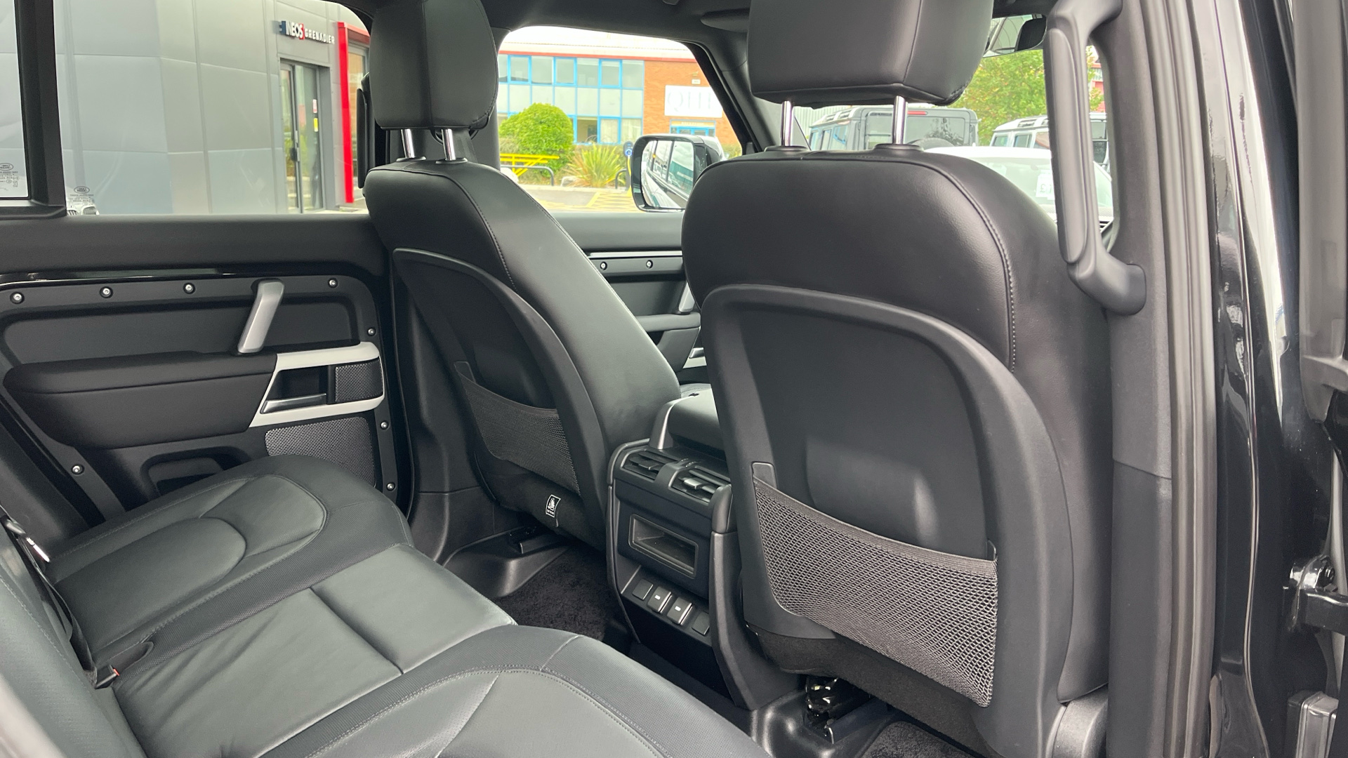 Used Land Rover Defender 110 2.0 P300 X-Dynamic SE Auto 4WD Euro 6 (s/s) 5dr - Image 33