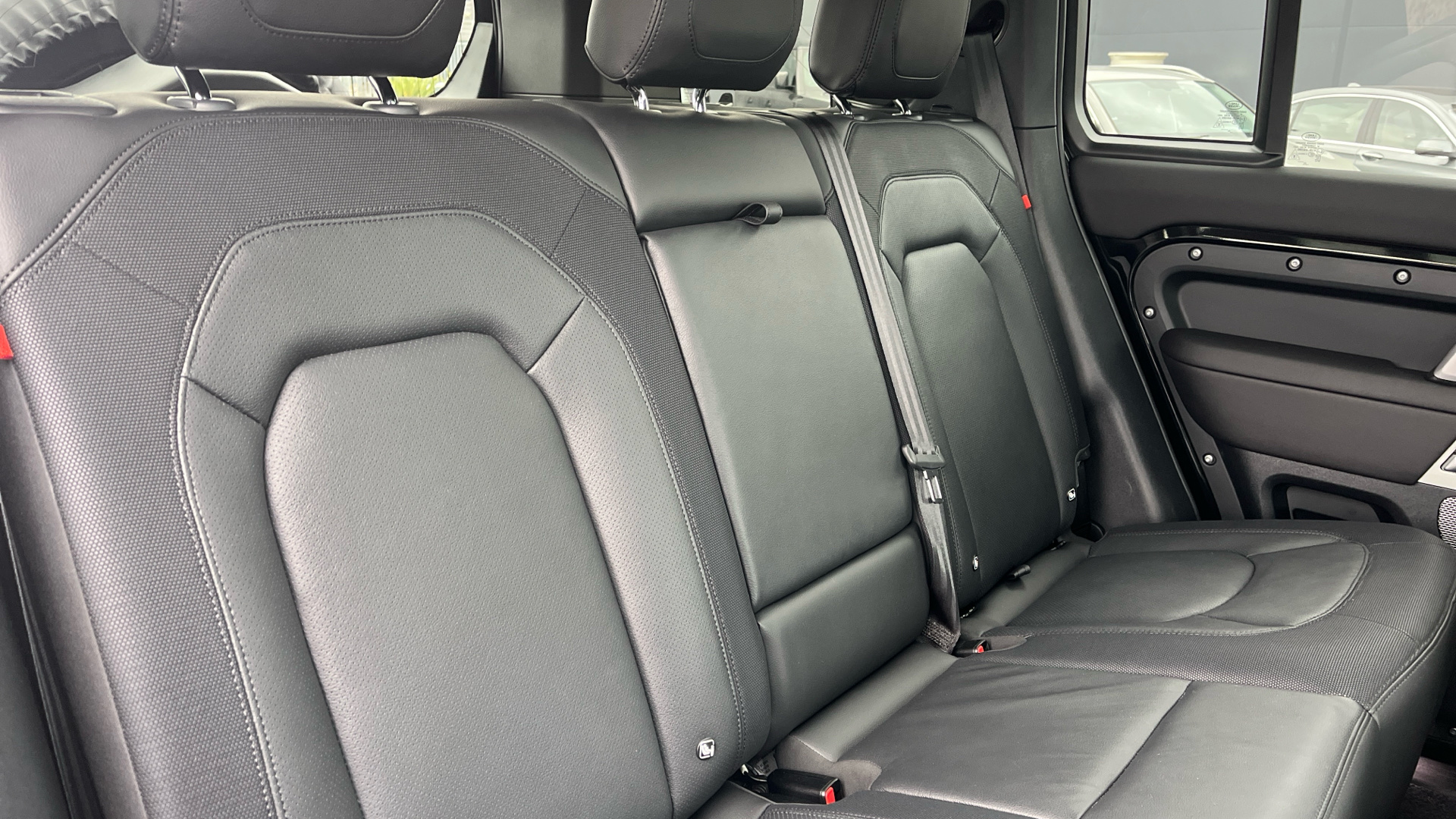 Used Land Rover Defender 110 2.0 P300 X-Dynamic SE Auto 4WD Euro 6 (s/s) 5dr - Image 34