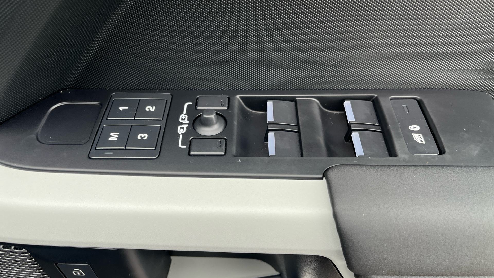 Used Land Rover Defender 110 2.0 P300 X-Dynamic SE Auto 4WD Euro 6 (s/s) 5dr - Image 36