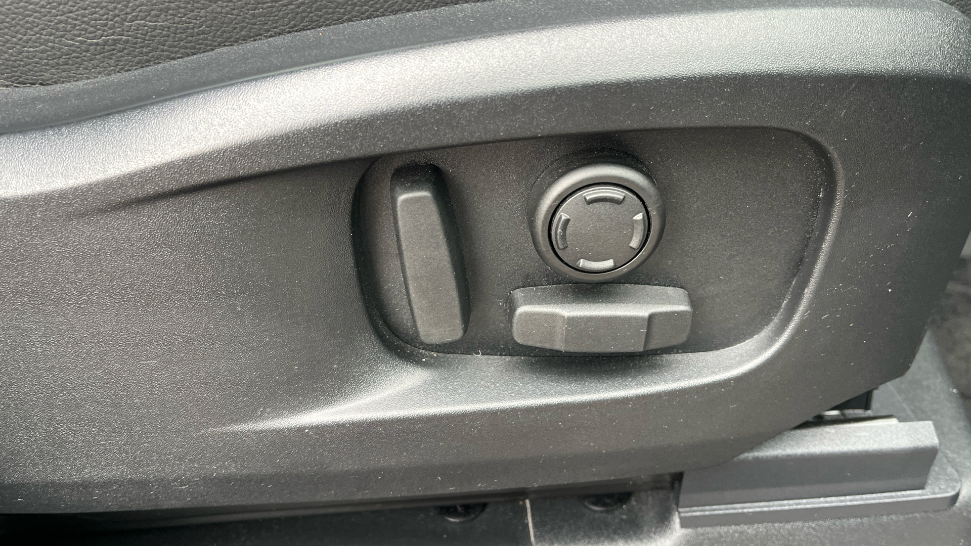 Used Land Rover Defender 110 2.0 P300 X-Dynamic SE Auto 4WD Euro 6 (s/s) 5dr - Image 38