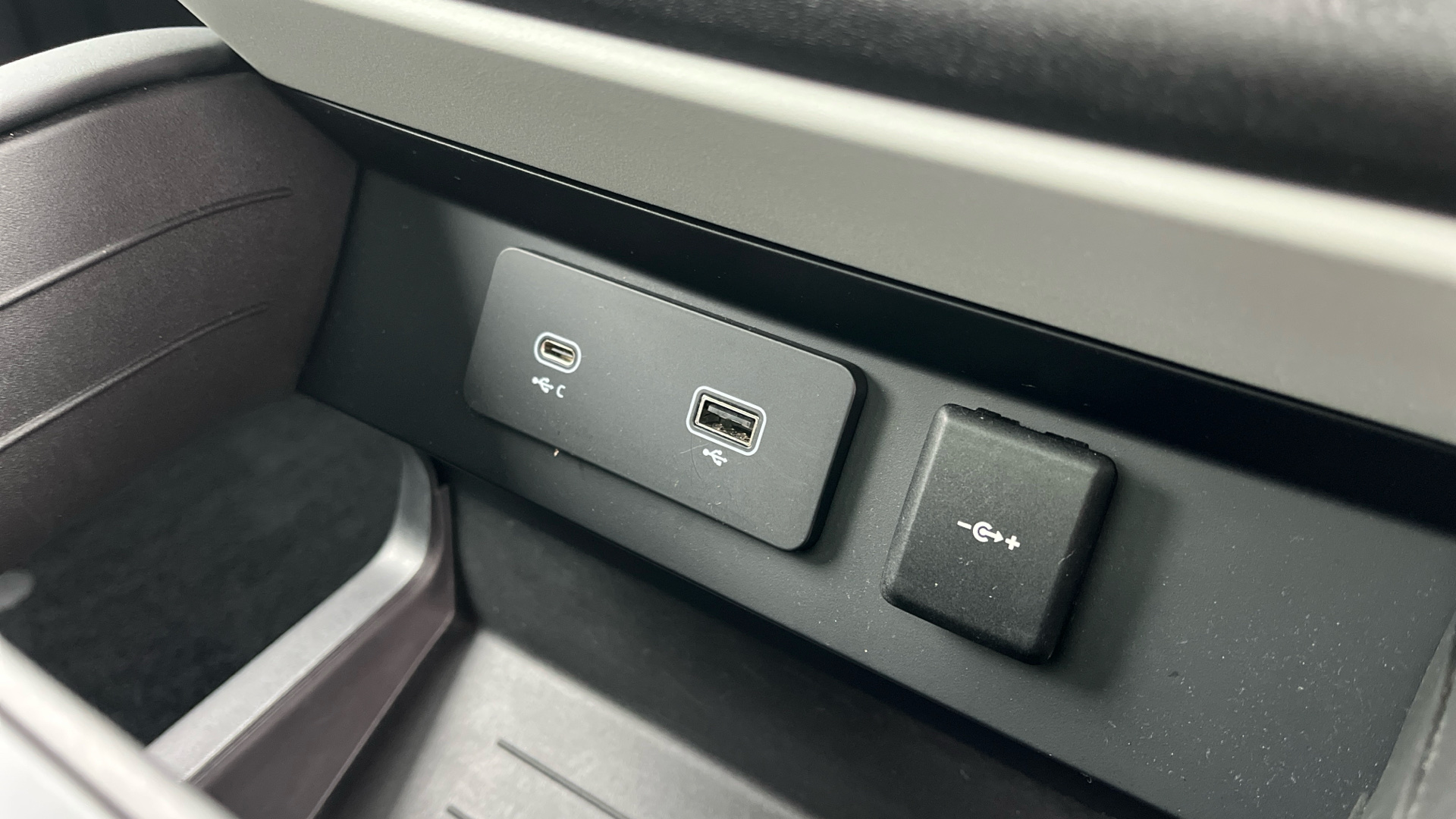 Used Land Rover Defender 110 2.0 P300 X-Dynamic SE Auto 4WD Euro 6 (s/s) 5dr - Image 40