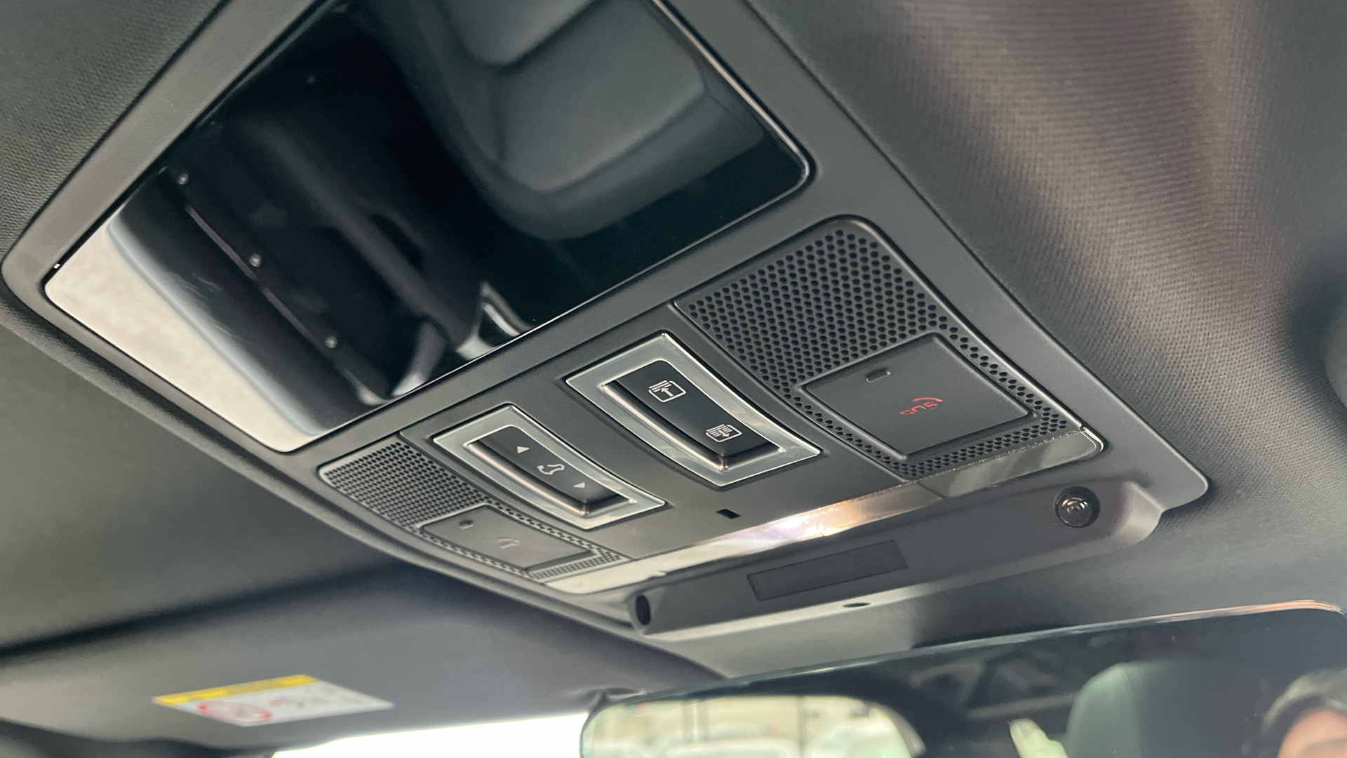 Used Land Rover Defender 110 2.0 P300 X-Dynamic SE Auto 4WD Euro 6 (s/s) 5dr - Image 42