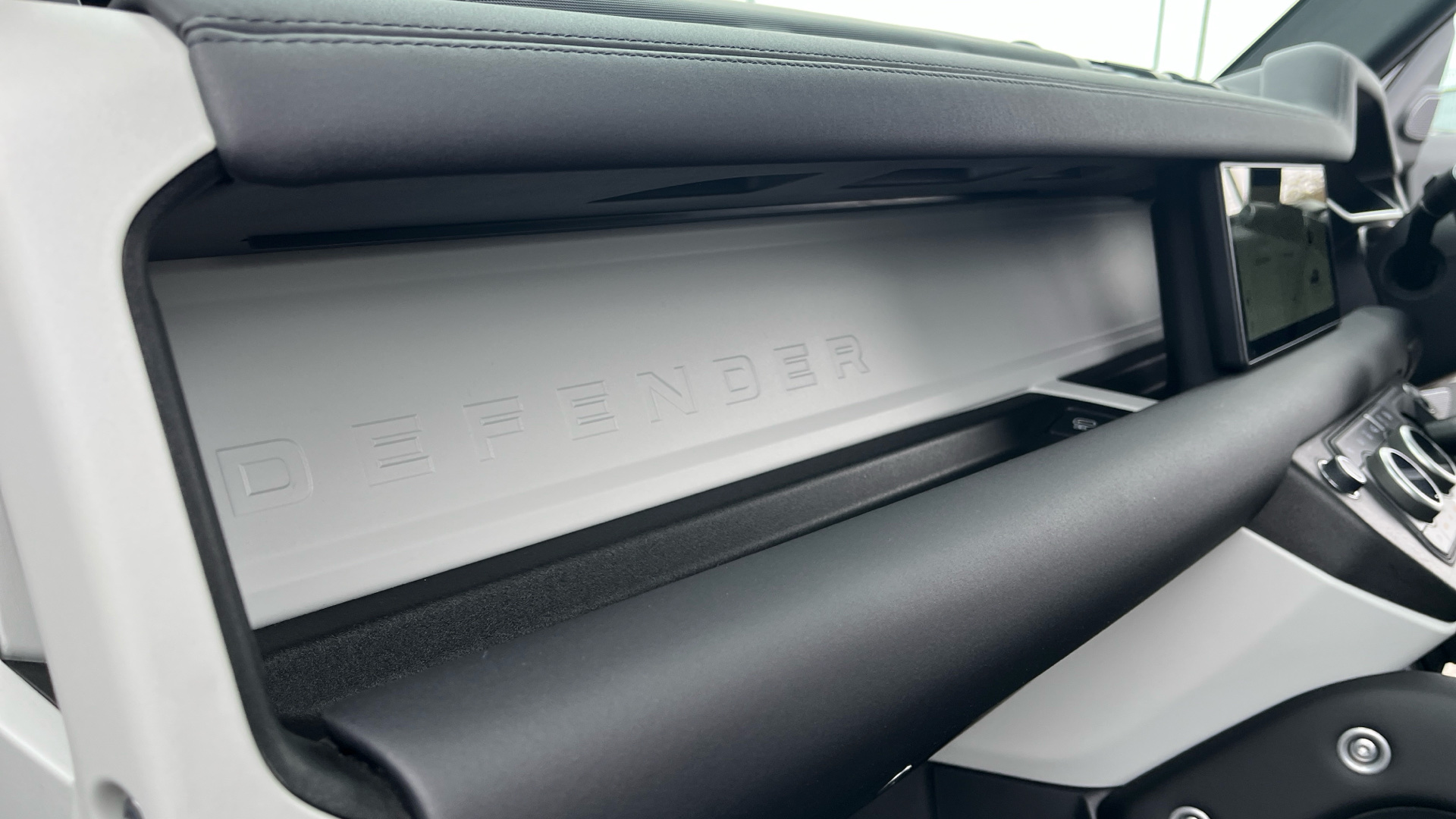 Used Land Rover Defender 110 2.0 P300 X-Dynamic SE Auto 4WD Euro 6 (s/s) 5dr - Image 44