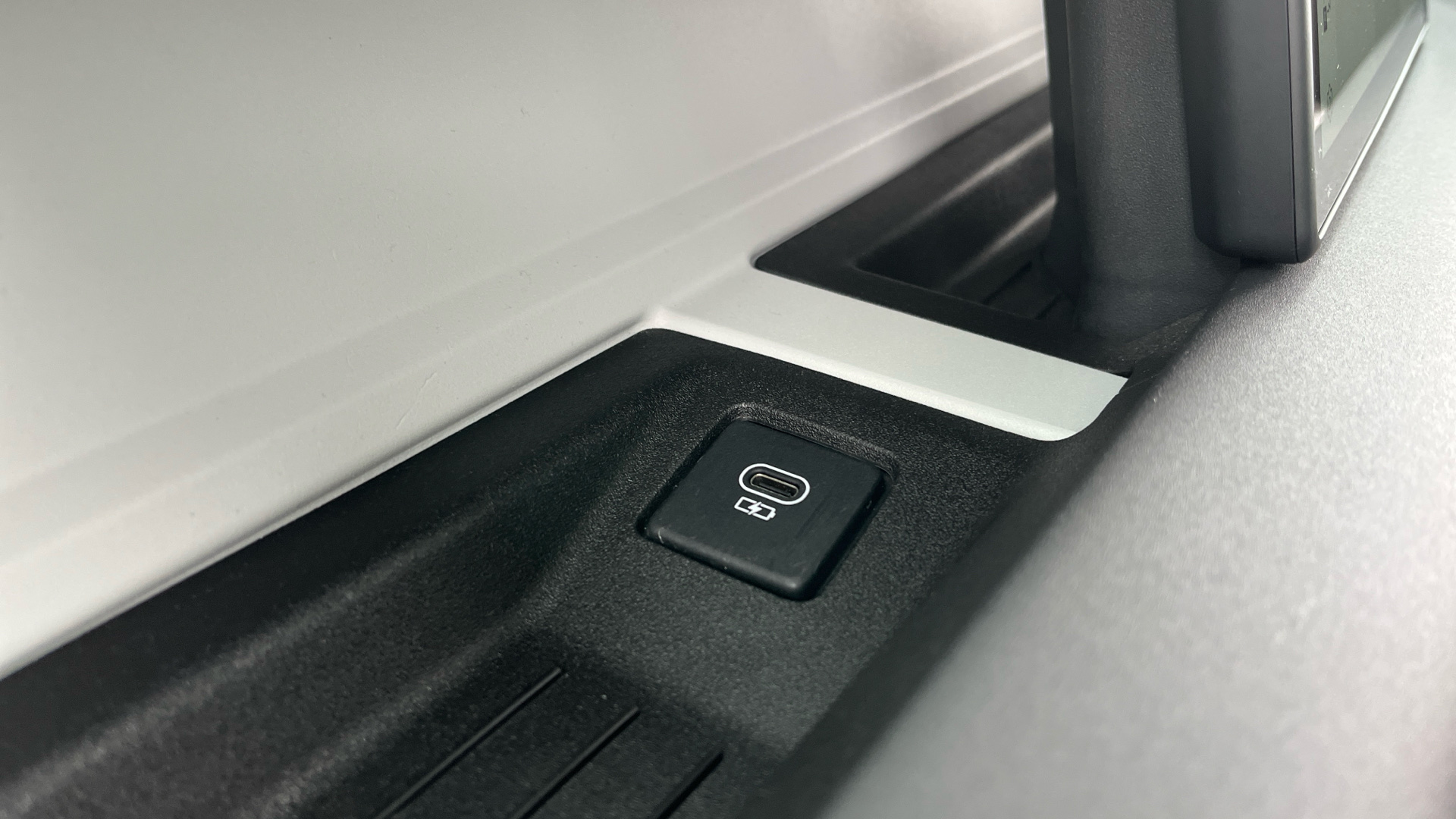 Used Land Rover Defender 110 2.0 P300 X-Dynamic SE Auto 4WD Euro 6 (s/s) 5dr - Image 45