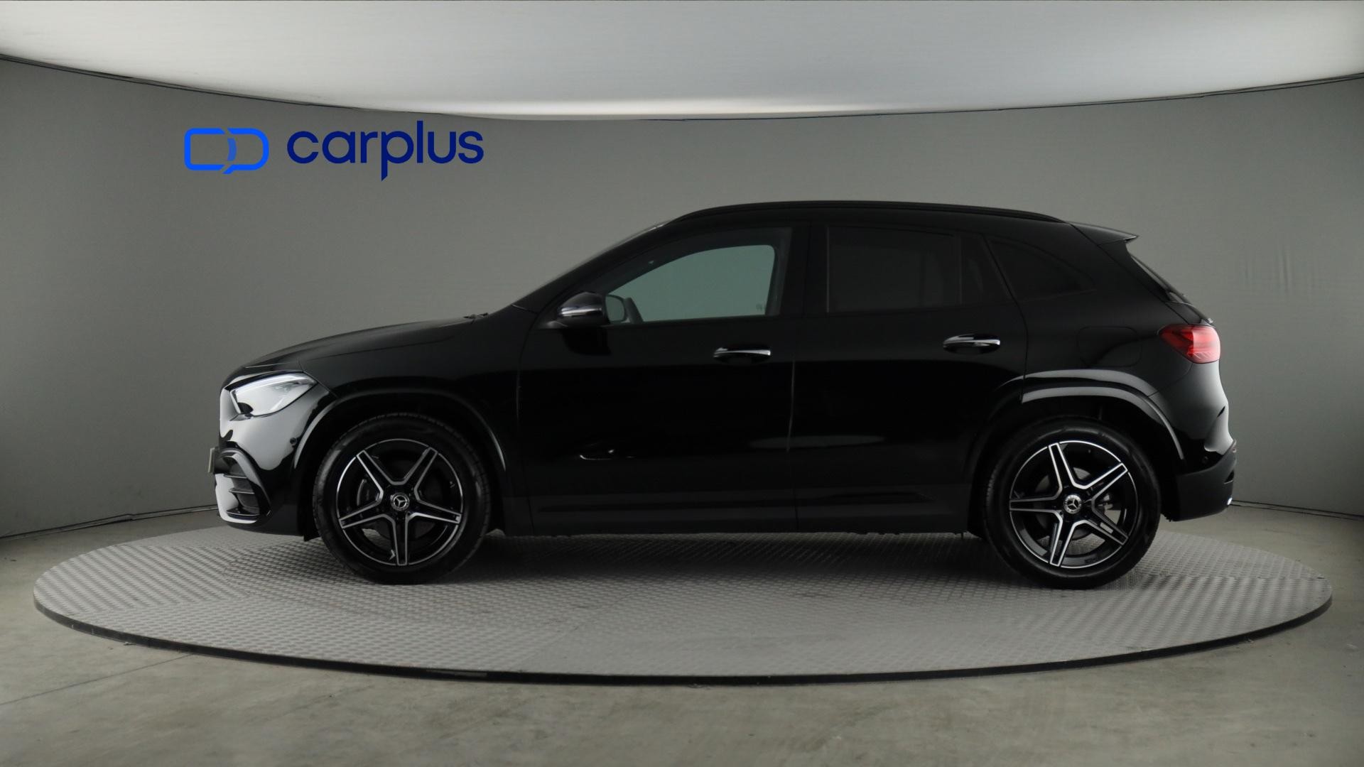 Mercedes-Benz GLA - 4