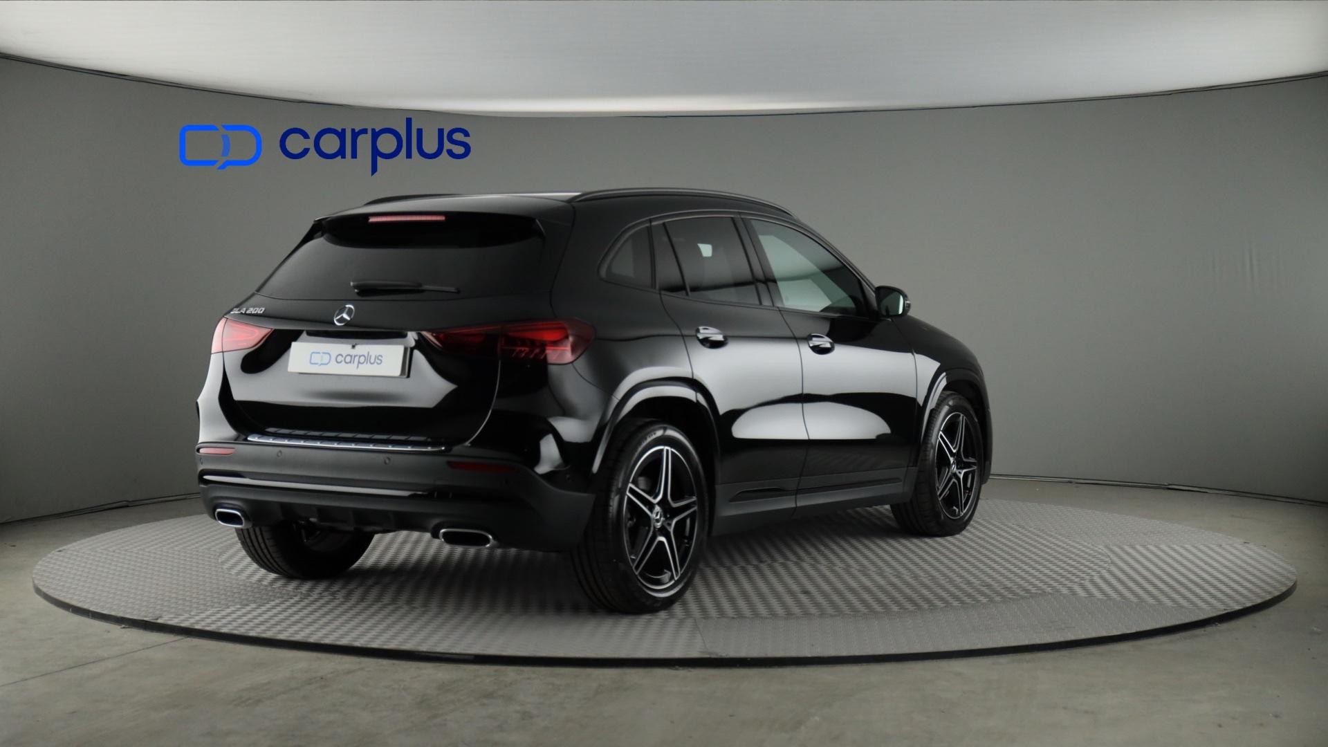Mercedes-Benz GLA - 8