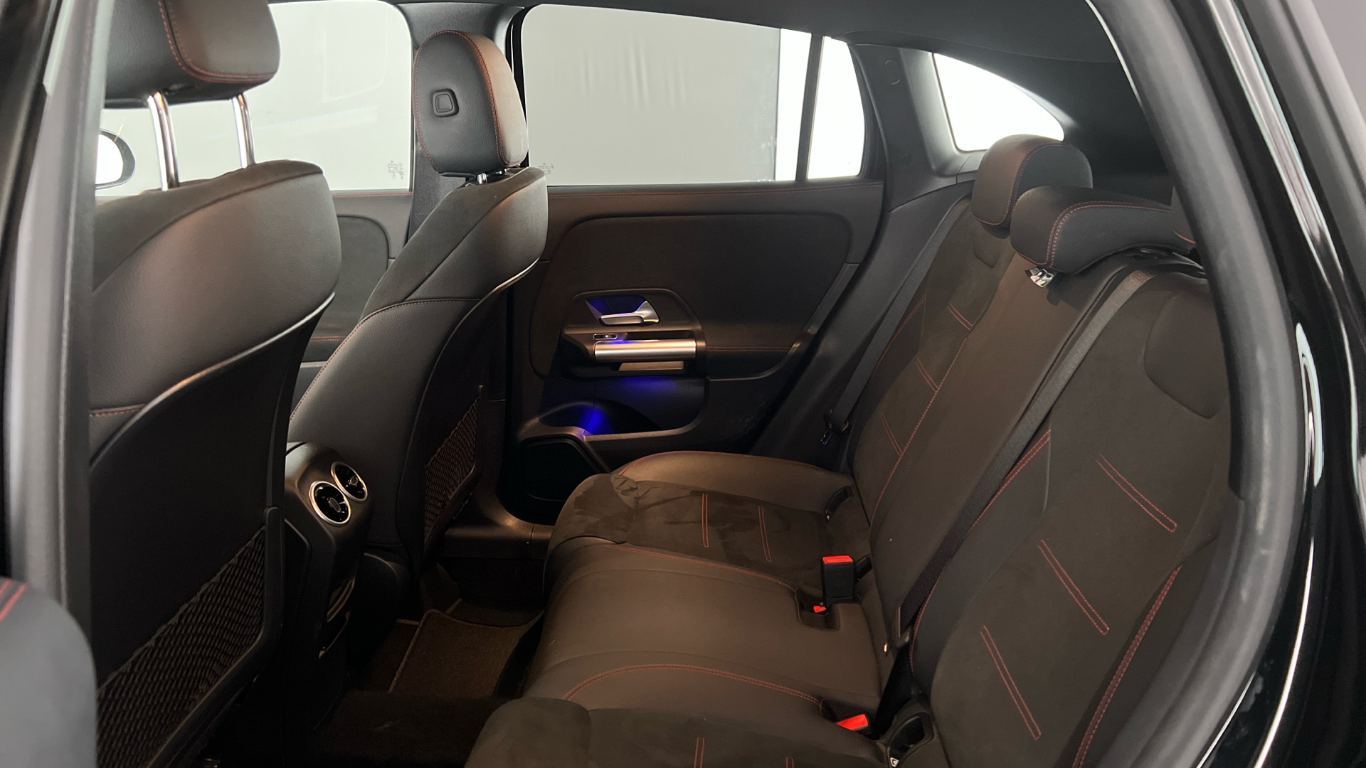 Mercedes-Benz GLA - 12